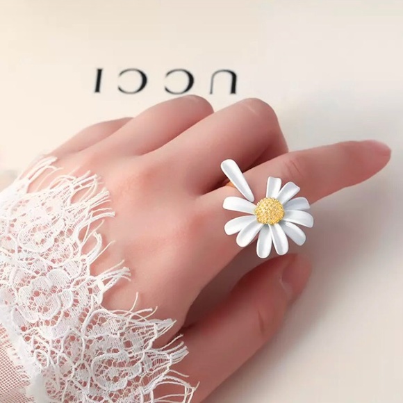 “Pick Me” Daisy Flower Boho Unique Spring Ring - Picture 2 of 10